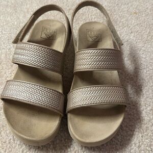 Euc girls reef sandals size 2